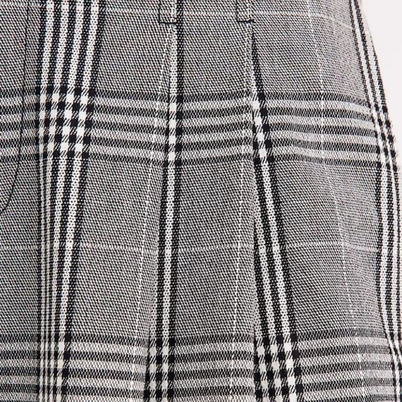 Pleated Wide-Leg Pants in Plaid - Picture 4 of 5
